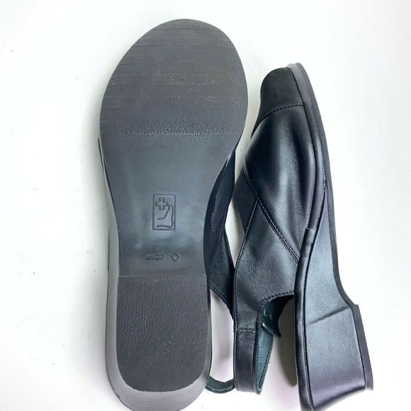 Eric Michael Womens Size US 10 EU 40 Black Leather Cross Slingback Strap Sandals - Picture 9 of 9